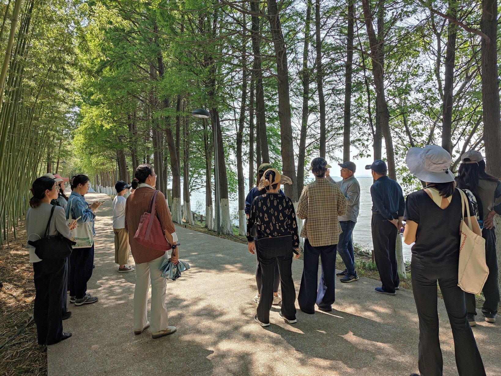 A quiet moment by Yangcheng Lake