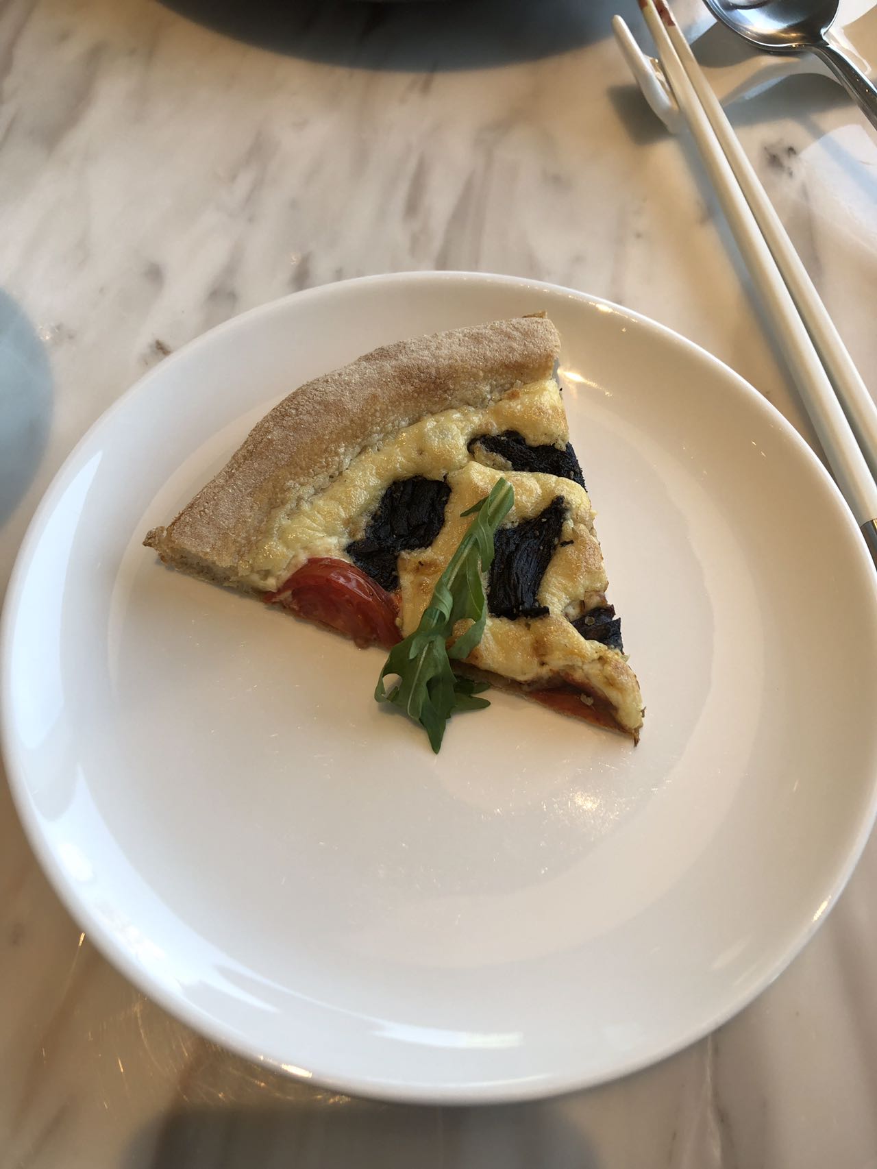 Black Tiger Mushroom Pizza (黑虎掌菌比萨饼)